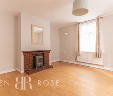 2 bedroom end of terrace house to rent - Photo 2