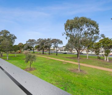 Park facing stylish townhouse - Photo 3