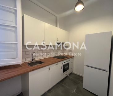 Newly Renovated, Charming 2 Bedroom Apartment in a Peaceful and Cozy Area near Poble Sec - Photo 3