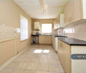 4 bedroom terraced house to rent - Photo 4