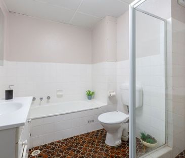 Queens Park - Photo 2