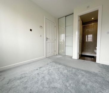 3 bedroom end of terrace house to rent - Photo 4