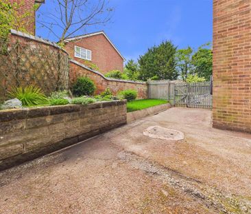 2 bedroom ground floor flat to rent - Photo 1
