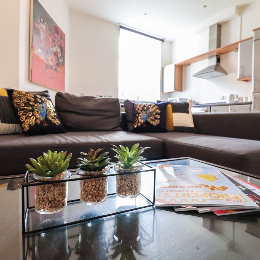 2 Bed Flat, Denmark Road, SE5 - Photo 1