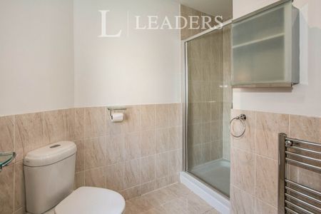 2 bedroom apartment to rent Glenair Avenue, Lower Parkstone, BH14 - Photo 5