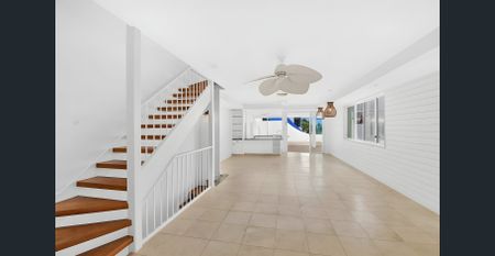 Beachside Villa with Ocean Views - Photo 3