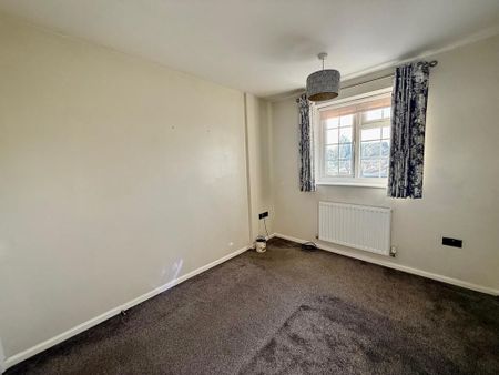 4 bedroom semi-detached house to rent - Photo 5