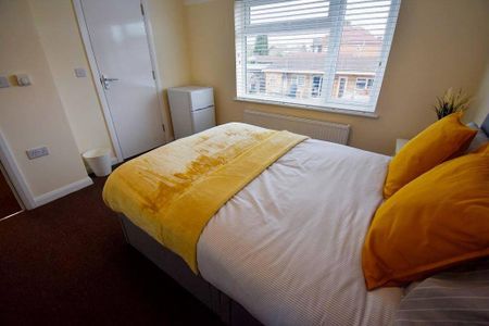 1 bedroom in a house share to rent - Photo 2