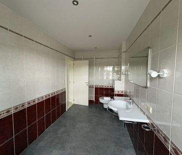 Ruim 1 slpk, groot terras en autotandplaats in Kortessem. - Foto 4