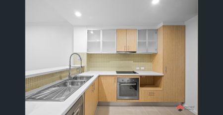 Modern, Upgraded Apartment in Prime Fairfield Location - Photo 3