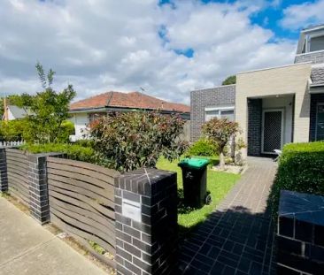 “Beautiful family home” - Photo 6