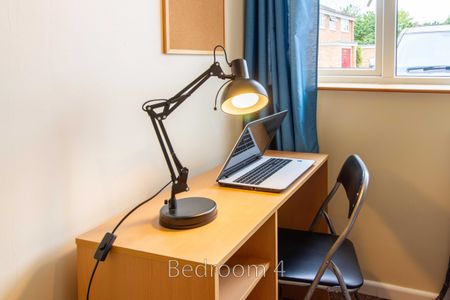 Room 2 - Photo 3