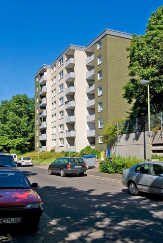 Modernisierte Wohnung mit Balkon und renoviertem Badezimmer! - Foto 4