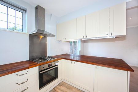 4 bedroom semi-detached house to rent - Photo 4