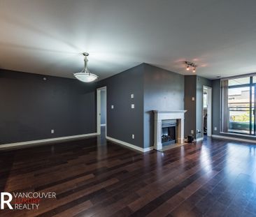 Condo in Vancouver West Side, BC - Photo 4