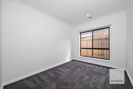 Modern Family Living with Space & Comfort - Photo 4