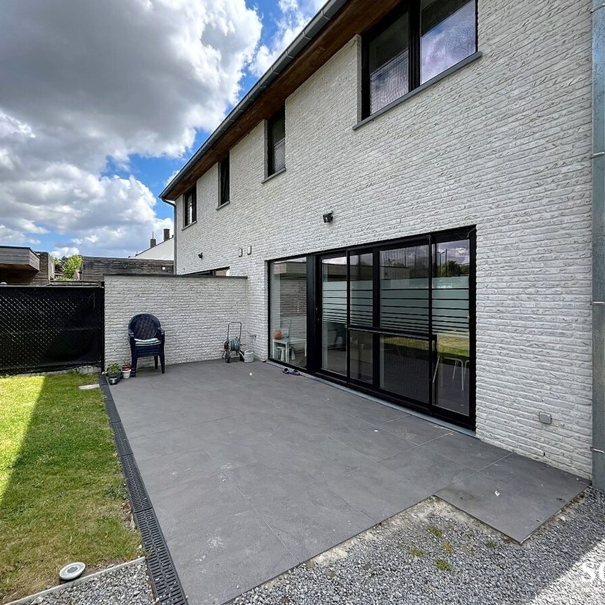 Mooie halfopen bebouwing te huur met veel ruimte te centrum Knesselare - Foto 1