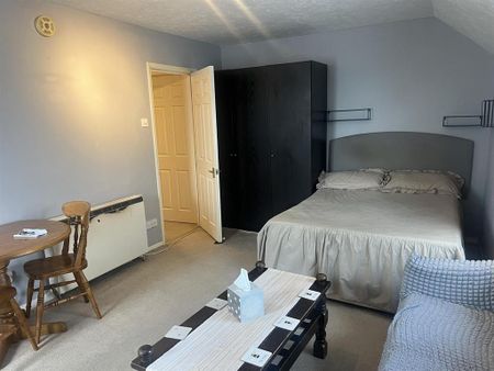 Studio to rent - Photo 3