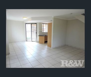 3 BEDROOM TOWNHOUSE IN BOUTIQUE COMPLEX - Photo 4