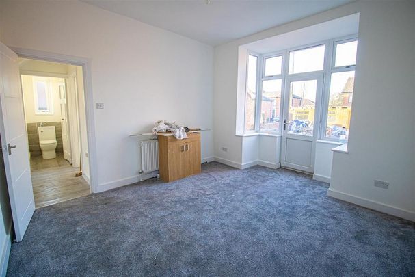 3 bedroom end of terrace house to rent - Photo 1