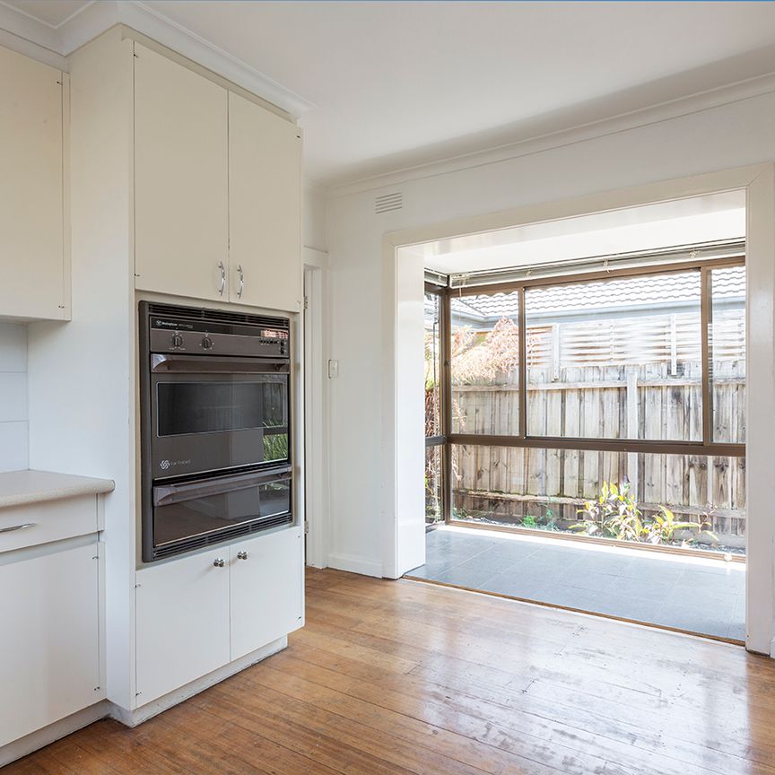 150 Kambrook Road, Caulfield VIC 3162 - House For Rent | Domain - Photo 1