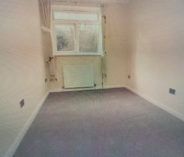 3 Bed Flat, Kingsmere, BN1 - Photo 3