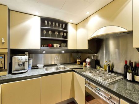 A stunning one bedroom apartment with a private balcony. - Photo 4