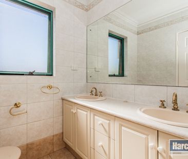 4 Bed 2 Bath Townhouse in Applecross - Photo 2