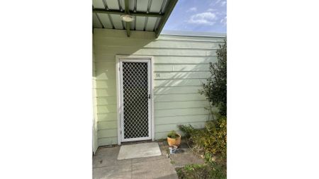 Tucked Away 2 Bedroom Flat - Photo 4