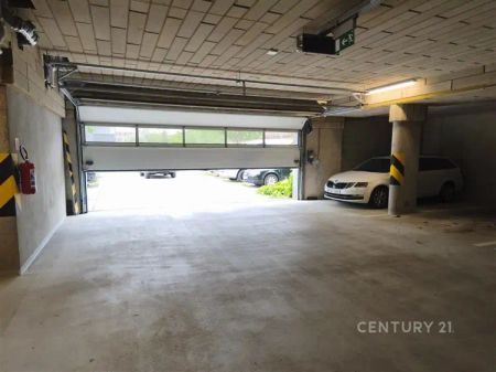 Světlý byt 1+kk s předzahrádkou a parkingem, Praha 9 Vysočany - Photo 2