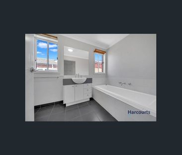 Family Living in Prime Tarneit Location - Photo 4