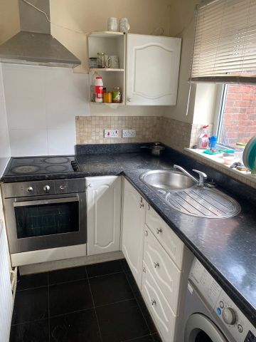 Room in a Shared House, Seedley Street, M14 - Photo 4