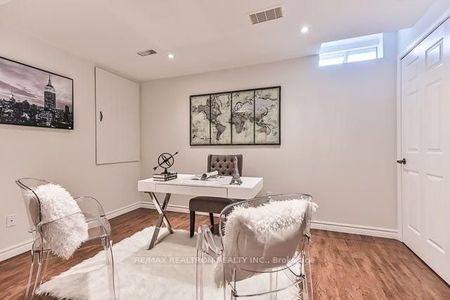 For Lease - 76 Gas Lamp Lane, Markham, Ontario - Photo 2