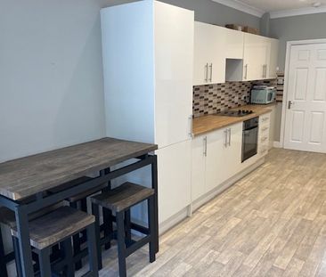 4 Bed Semi-Detached House, Hove Street, BN3 - Photo 3