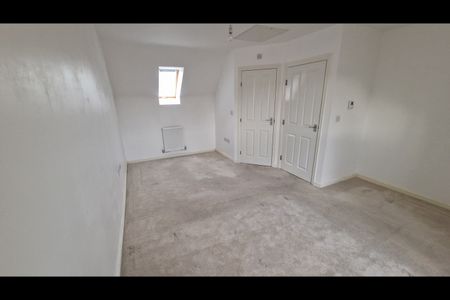 4 Bed Semi-Detached House, Guardian Way, LU1 - Photo 5