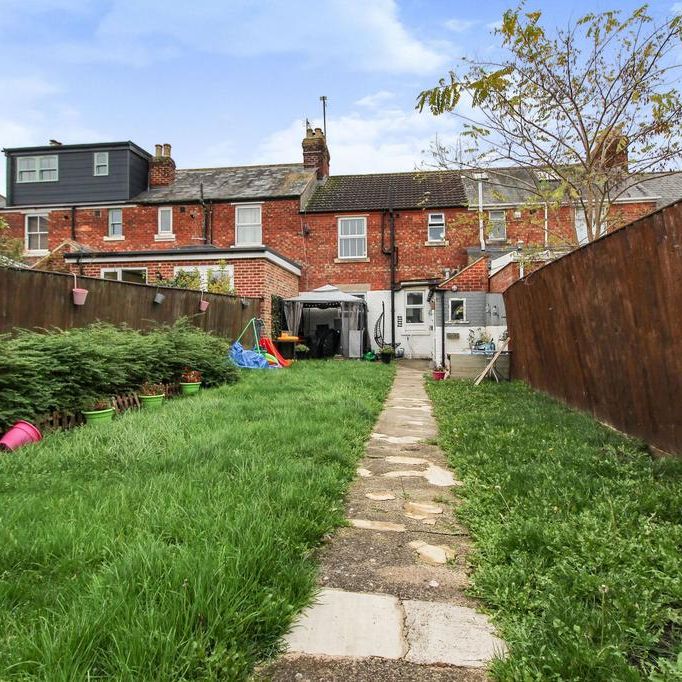 3 bedroom terraced house to rent - Photo 1