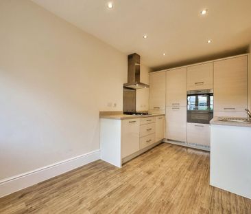 4 bedroom end of terrace house to rent - Photo 5