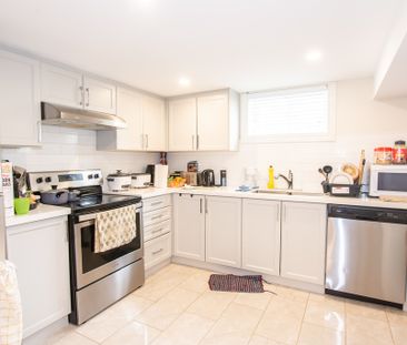 Spacious 3 Bedroom Unit off of Upper Gage!! - Photo 6