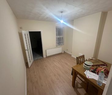 2 Bed Terraced House, Ash Road, LU4 - Photo 1