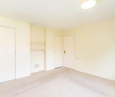 2 bedroom apartment to rent Gilbert Road, Chichester, PO19 - Photo 3