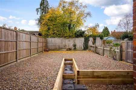 1 bedroom semi-detached house to rent - Photo 4