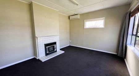 Sunny 3-Bedroom Home for Rent in Greenlane – S... - Photo 2