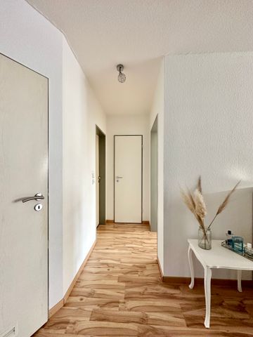 Helle 3-Zimmer-Wohnung mit guter Aufteilung & großem Balkon in zentrumsnaher Lage - Photo 3