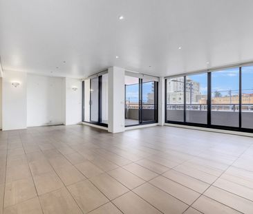 Three-Bedroom Apartment in the Heart of Port CBD - Photo 1