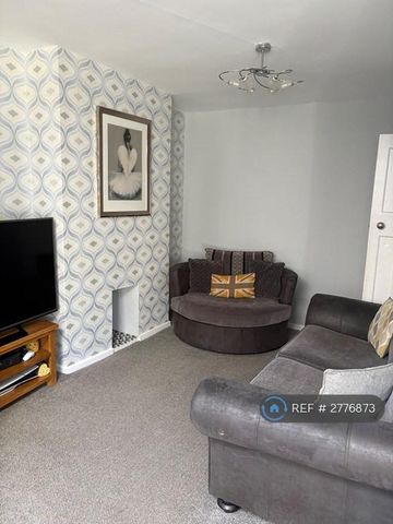 3 bedroom semi-detached house to rent - Photo 3