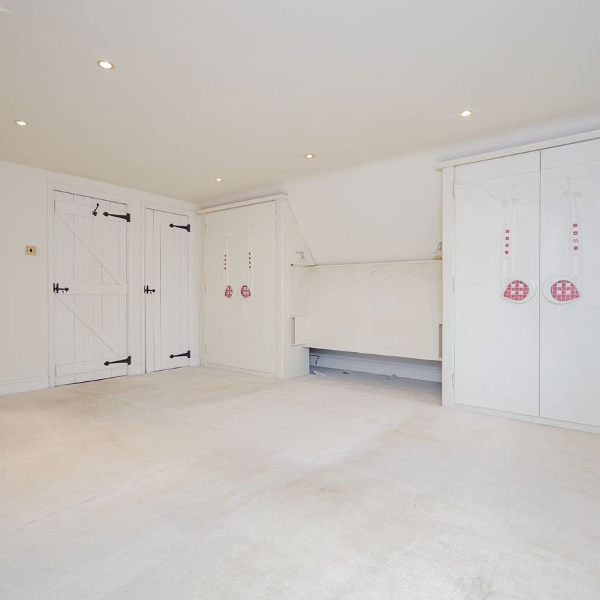 Great Massingham - Photo 1