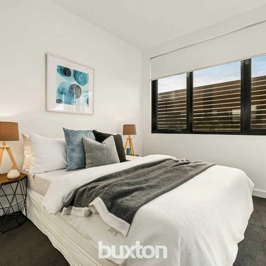 Classy Contemporary Living, Convenient Location - Photo 1