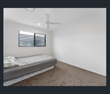 Modern 3-Bedroom Townhouse in Prime Runcorn Location & water included! - Photo 1