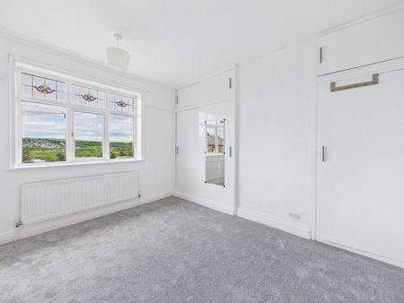 4 bedroom House To Let - Photo 3
