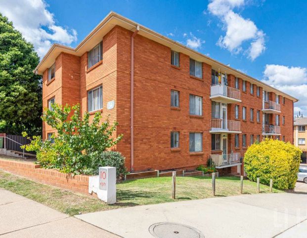 Neat Two Bedroom Unit - Photo 1